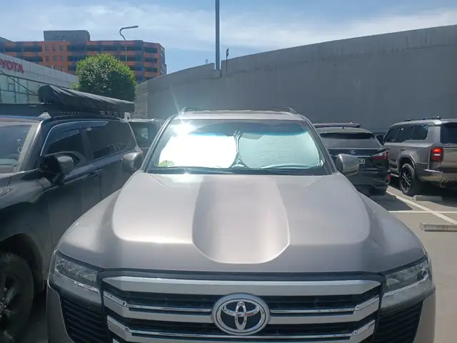 Toyota Land Cruiser 300