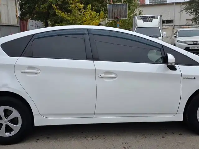 Toyota Prius 30