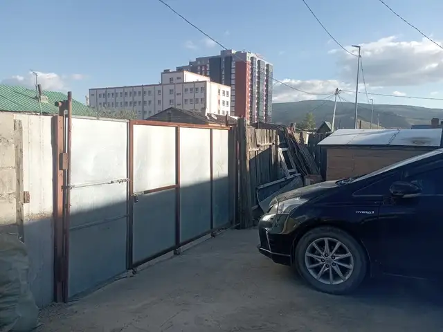 Бзд амгаланд газарт орсон хашаа байшин, Улаанбаатар — Баянзүрх — 10-р хороо