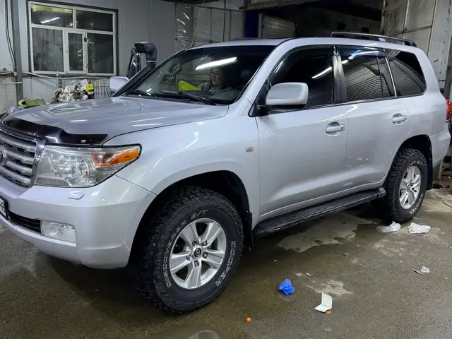 Toyota Land Cruiser 200