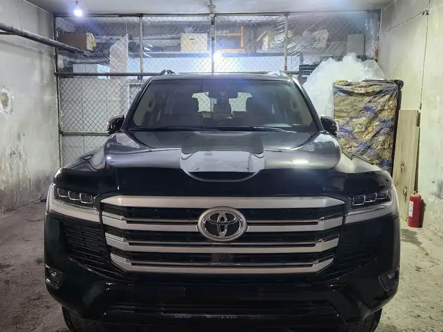 Toyota Land Cruiser 300