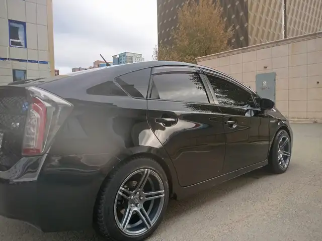 Toyota Prius 30