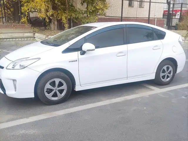Toyota Prius 30