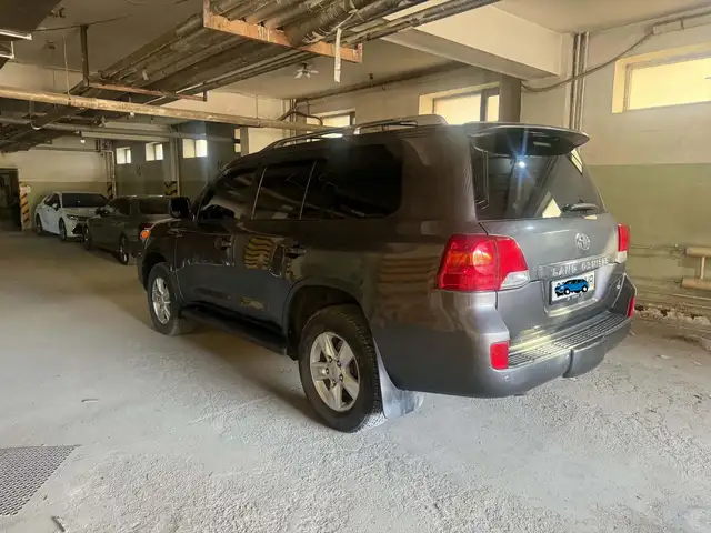 Toyota Land Cruiser 200
