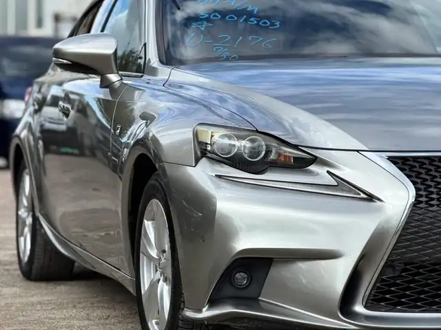 Lexus IS