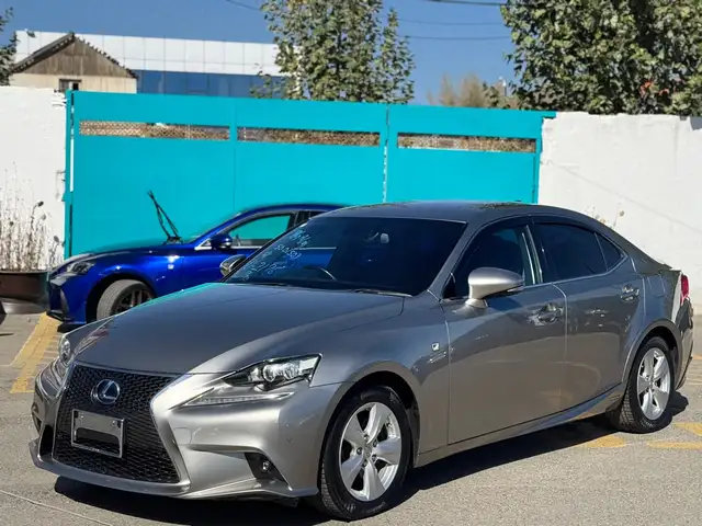 Lexus IS