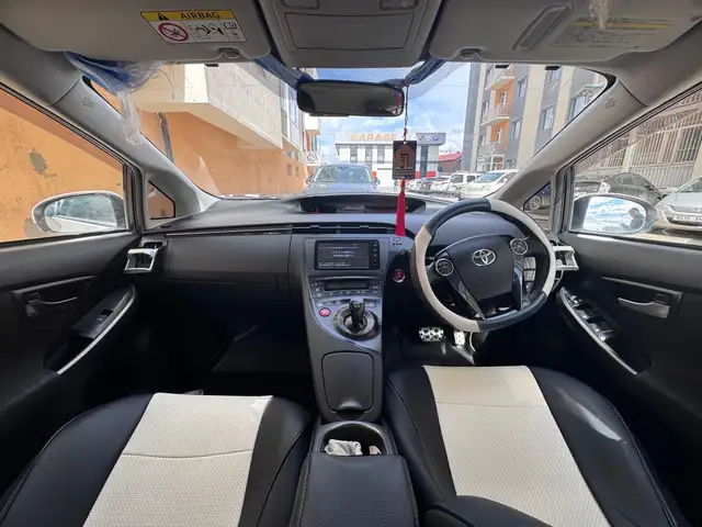 Toyota Prius 30