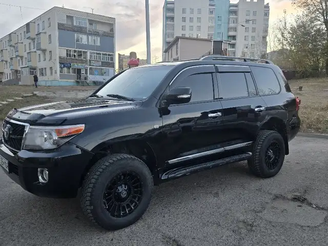 Toyota Land Cruiser 200