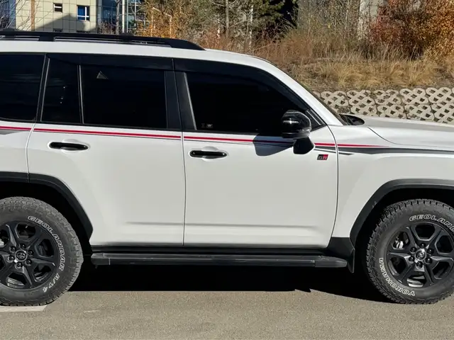 Toyota Land Cruiser 300