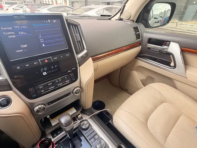 Toyota Land Cruiser 200