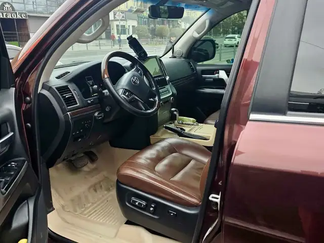 Toyota Land Cruiser 200