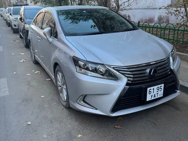 Lexus HS