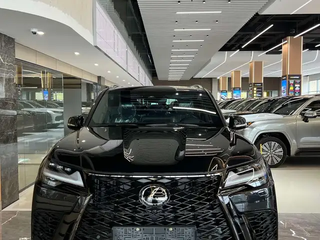 Lexus LX 600