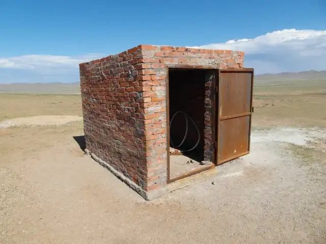 Гүний худагтай 1 га газар, Төв