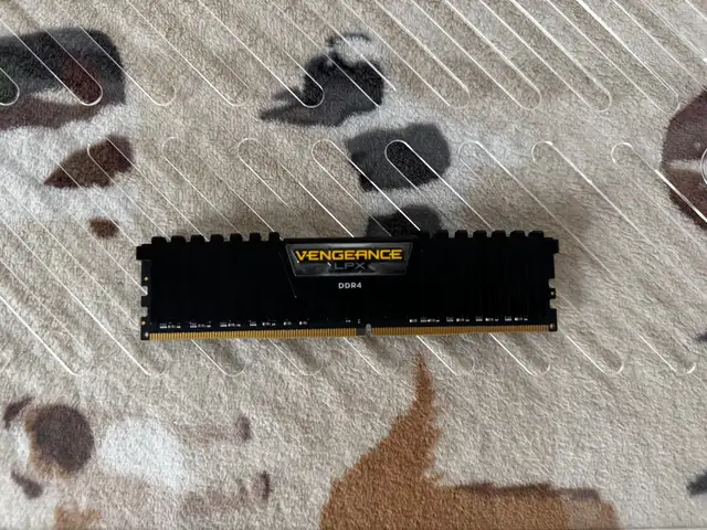 Corsair vengeance 32gb ddr4 3200mhz, Улаанбаатар — Баянзүрх — 13-р хороолол