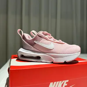 Nike пүүз, Улаанбаатар — Хан-Уул — Зайсан