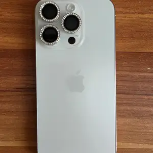 Apple iPhone 15 Pro, 128 gb, White Titanium, Улаанбаатар — Баянгол — Гэмтэл согог судлалын үндэсний төв