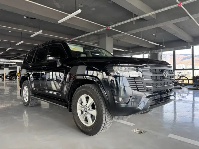 Toyota Land Cruiser 300