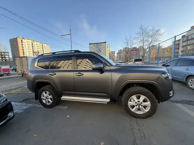 Toyota Land Cruiser 300