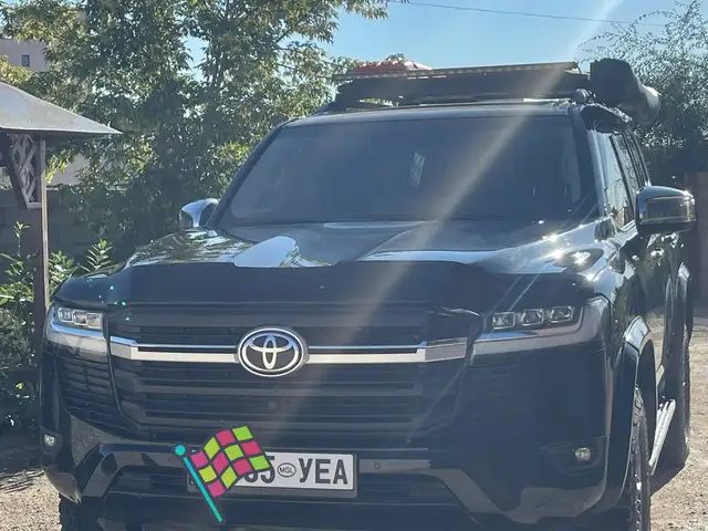 Toyota Land Cruiser 300