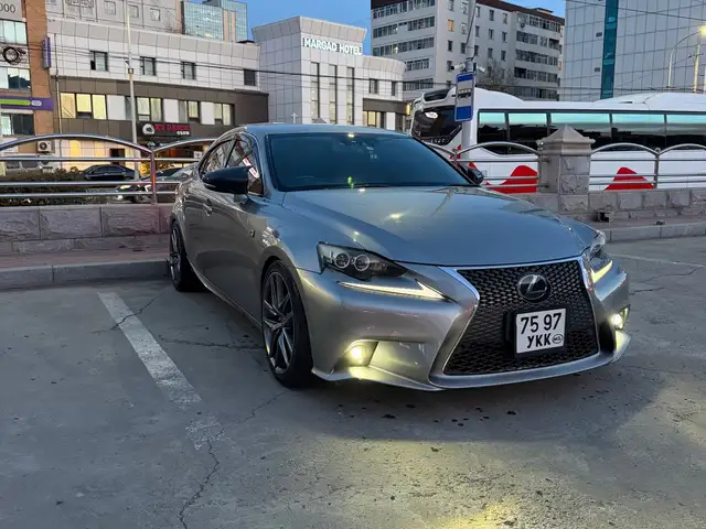 Lexus IS