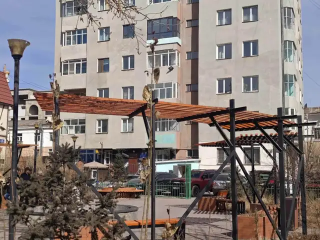 Сүхбаатарын талбайн чанх хойд талд гал тогоо тусдаа 2 өрөө байр 60мкв, Улаанбаатар — Сүхбаатар — 6-р хороо