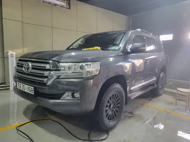 Toyota Land Cruiser 200