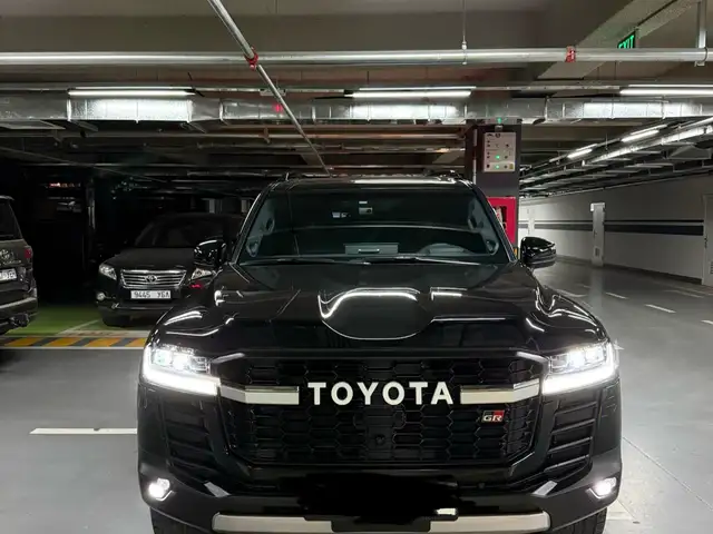Toyota Land Cruiser 300