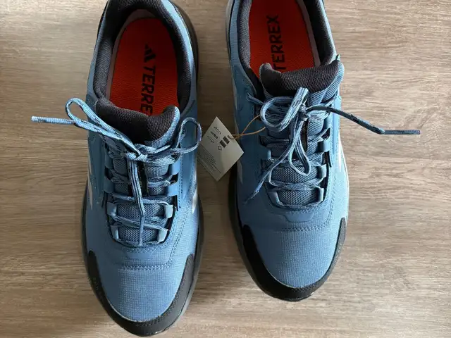 Amerik shine eregtei adidas 43.5 size 9.5 us, Улаанбаатар — Баянзүрх — 26-р хороо