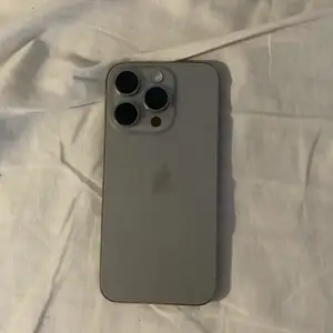Apple iPhone 15 Pro, 256 gb, White Titanium, Улаанбаатар — Баянзүрх — Шар хад