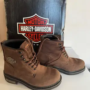 Harley davidson emegtei gutal, Улаанбаатар — Баянзүрх — Цайз 16
