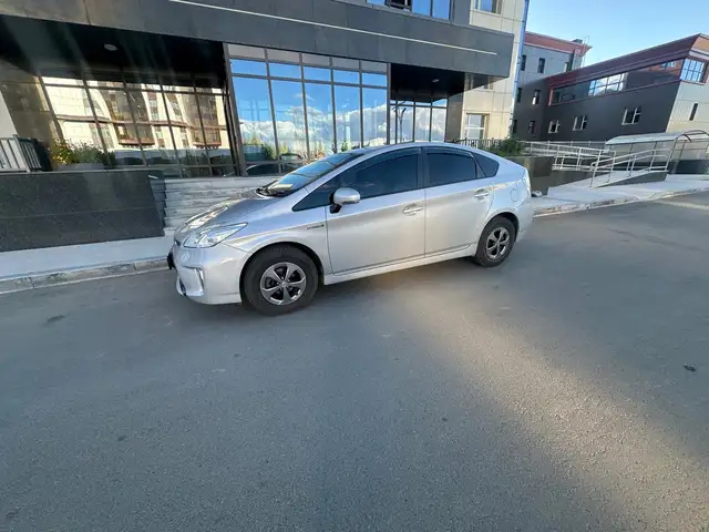 Toyota Prius 30