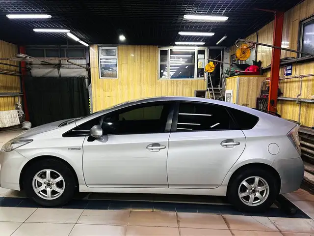 Toyota Prius 30