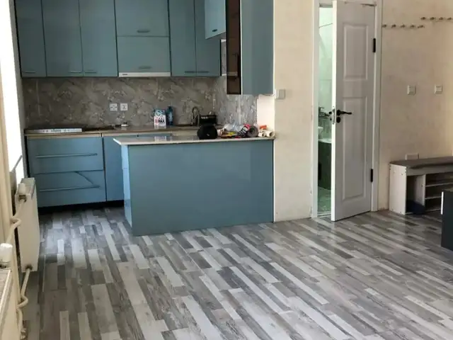 Нарантуул захын зүүн талд өгөөмөр захын чанх ард 32,98мкв 2 өрөө байр, Улаанбаатар — Баянзүрх — 14-р хороо