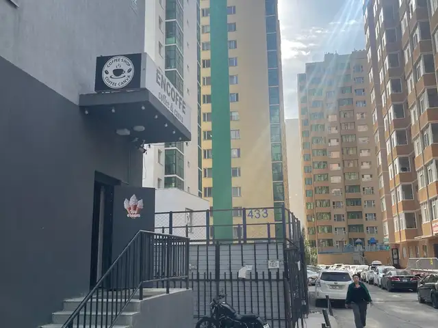 Хотын төв дөлгөөн нуурын ард 50мкв үйлчилгээний талбай, Улаанбаатар — Сүхбаатар — 9-р хороо
