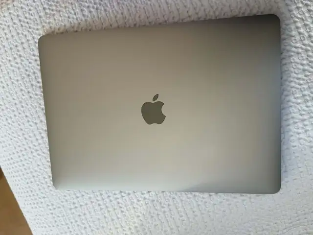 Apple 13.6, Apple M2, 8 GB RAM, 256 GB, Улаанбаатар — Сүхбаатар — 220 мянгат