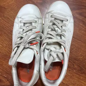 Adidas пүүз, Улаанбаатар — Сүхбаатар — 6-р хороо
