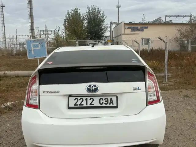Toyota Prius 30