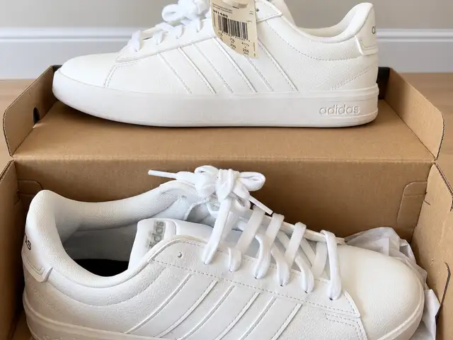 Adidas цагаан пүүз, хайрцаг, шошготой, Улаанбаатар — Хан-Уул — 15-р хороо
