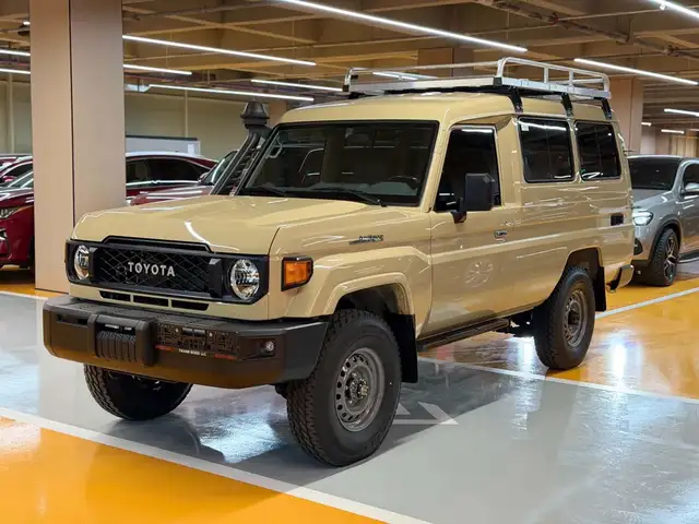 Toyota Land Cruiser 77