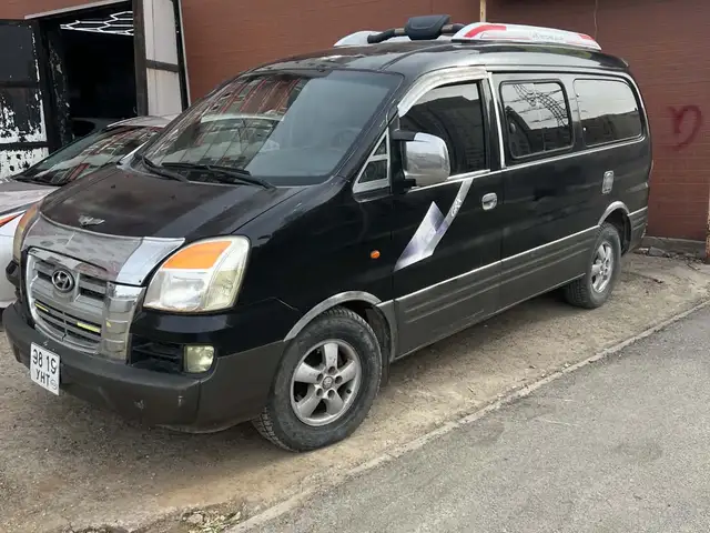 Hyundai Starex