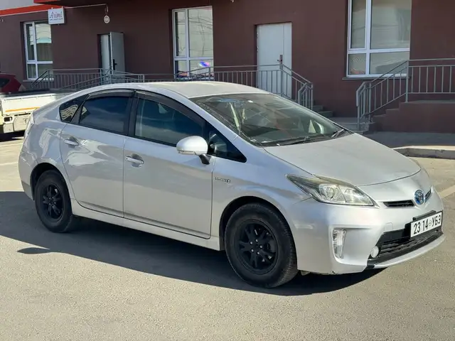 Toyota Prius 30