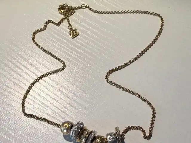 Swarovski зүүлт, Улаанбаатар — Хан-Уул — 17-р хороо