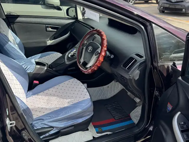 Toyota Prius 30