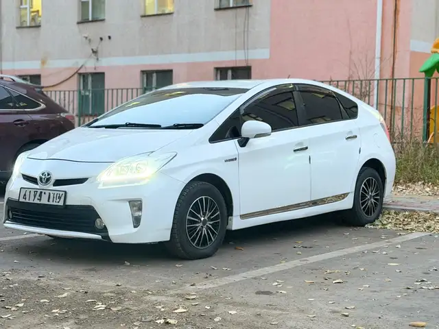 Toyota Prius 30