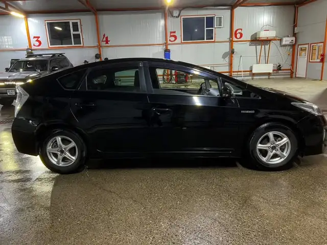 Toyota Prius 30