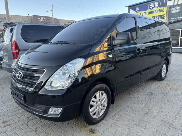 Hyundai Starex