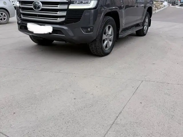 Toyota Land Cruiser 300