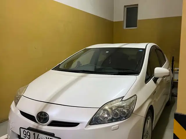 Toyota Prius 30