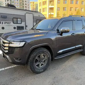 Toyota Land Cruiser 300